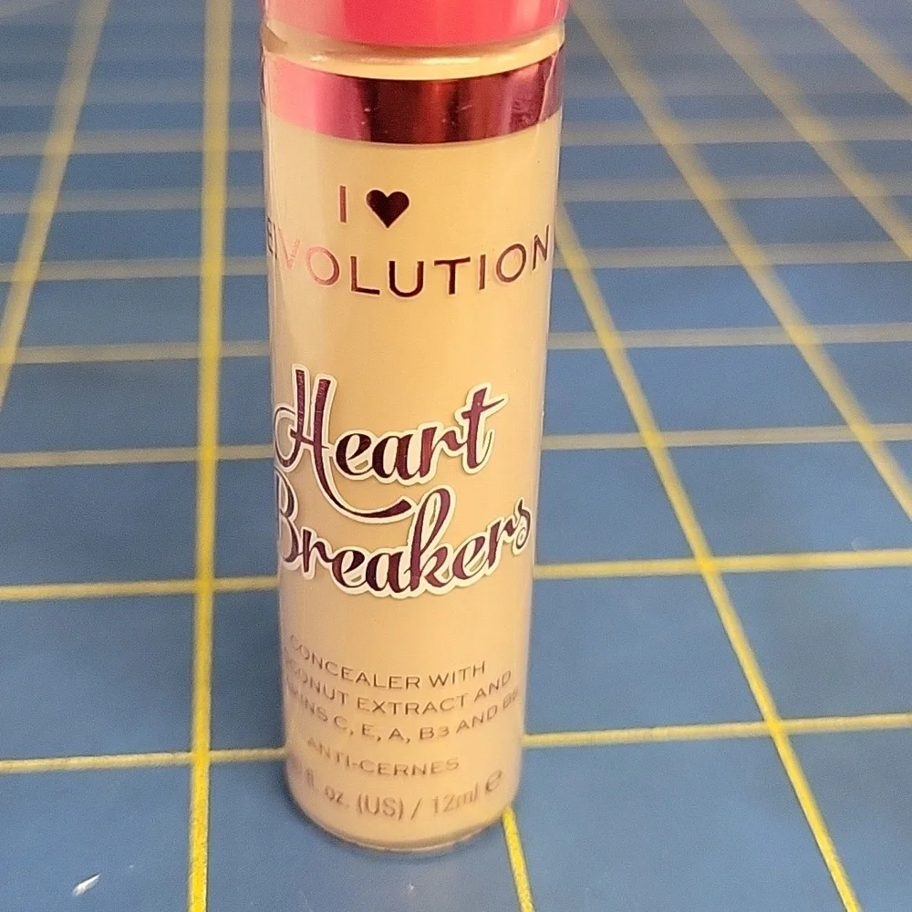 I ❤️ Revolution Heart Breaker Concealer 12ml Custard New